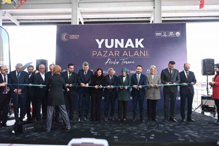 Bakan Göktaş, Konya Büyükşehir’in Yunak’a Kazandırdığı Kapalı Pazar Yerinin Açılışını Yaptı