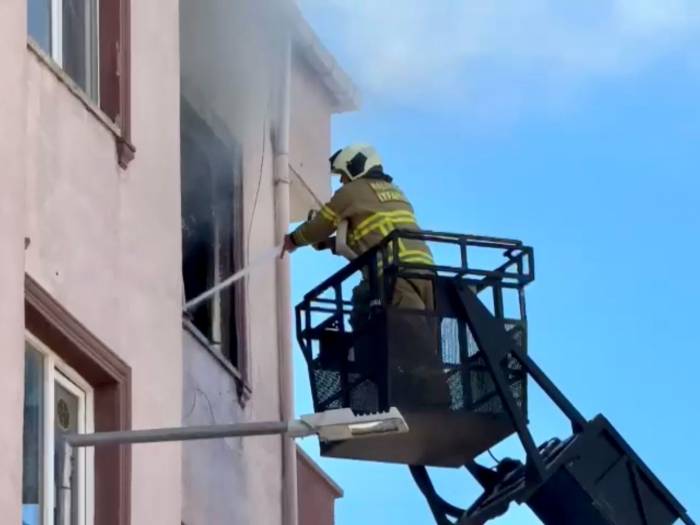 Şarjda Bırakılan Cep Telefonu Yangına Sebep Oldu