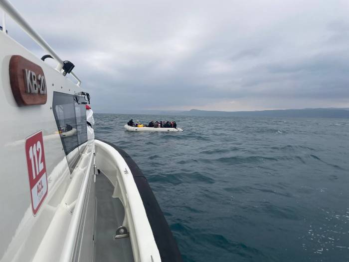 Ayvacık Açıklarında 43’ü Çocuk, 106 Kaçak Göçmen Yakalandı