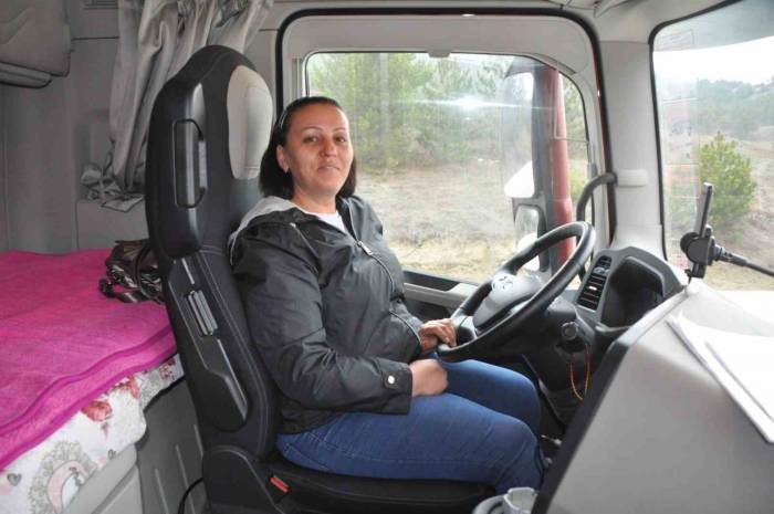 40 Yaşında Erkeklere Taş Çıkaran Kadın Şoförünün Hedefi Avrupa’ya Çıkmak