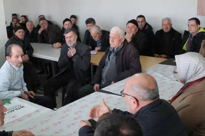 Çiftçilerin Ayağına Giderek Bilgilendiriyorlar