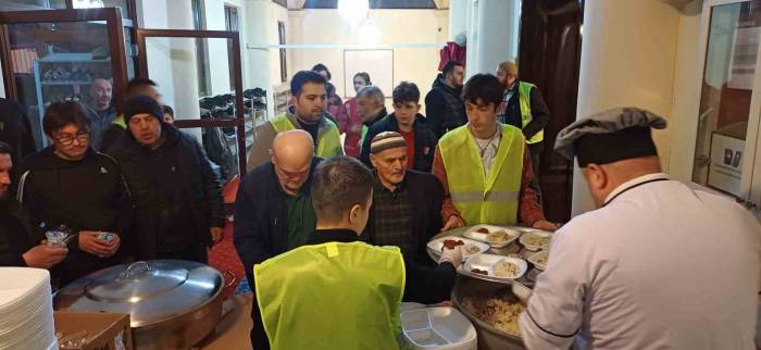 113 Yıldır Aynı Sofraya Oturuyorlar