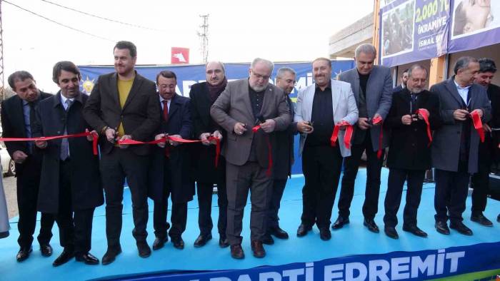 Edremit’te Ak Parti’nin Seçim Koordinasyon Merkezi Törenle Açıldı