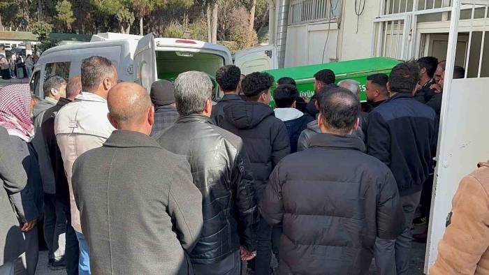 Beton Demirinin Üzerine Düşen Besici Hayatını Kaybetti