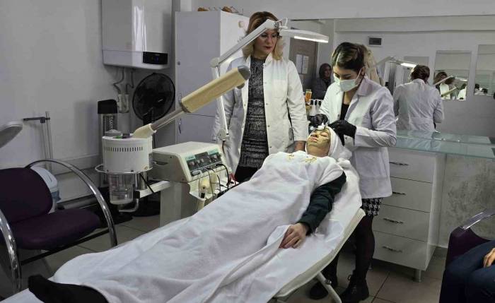 Tokatlı Kadınlara Güzellik Eğitimi