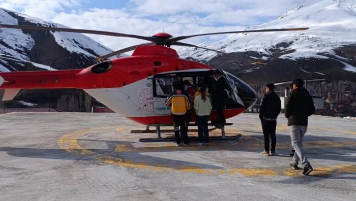 Şırnak Ve Bahçesaray’da Ambulans Helikopter Bebek Hastalar İçin Havalandı