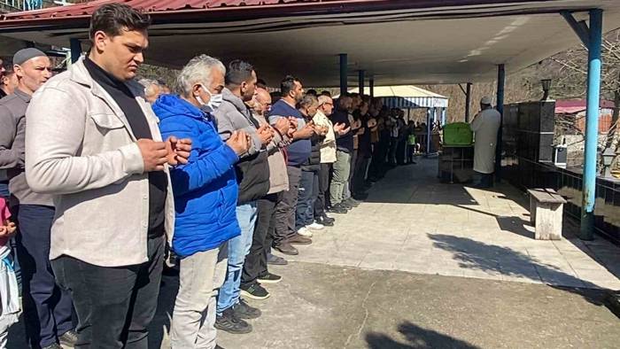 Kamyonetin Kasasının Çarptığı 13 Yaşındaki Çocuk Toprağa Verildi