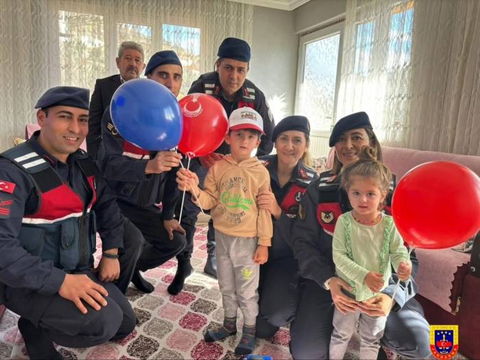 Jandarma, Ölümden Kurtardığı Küçük Aras’ı Unutmadı