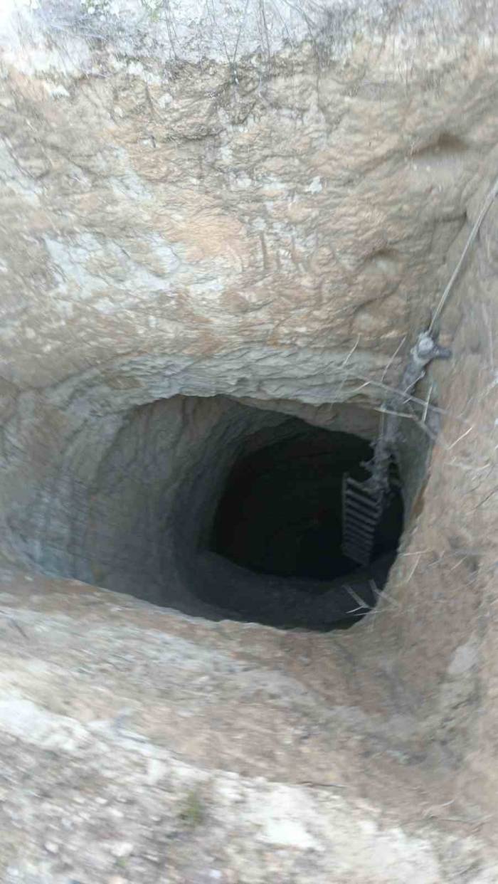 Hızını Alamayan Defineciler Tarihi Eser Bulma Hayaliyle 30 Metre Kuyu Kazdı