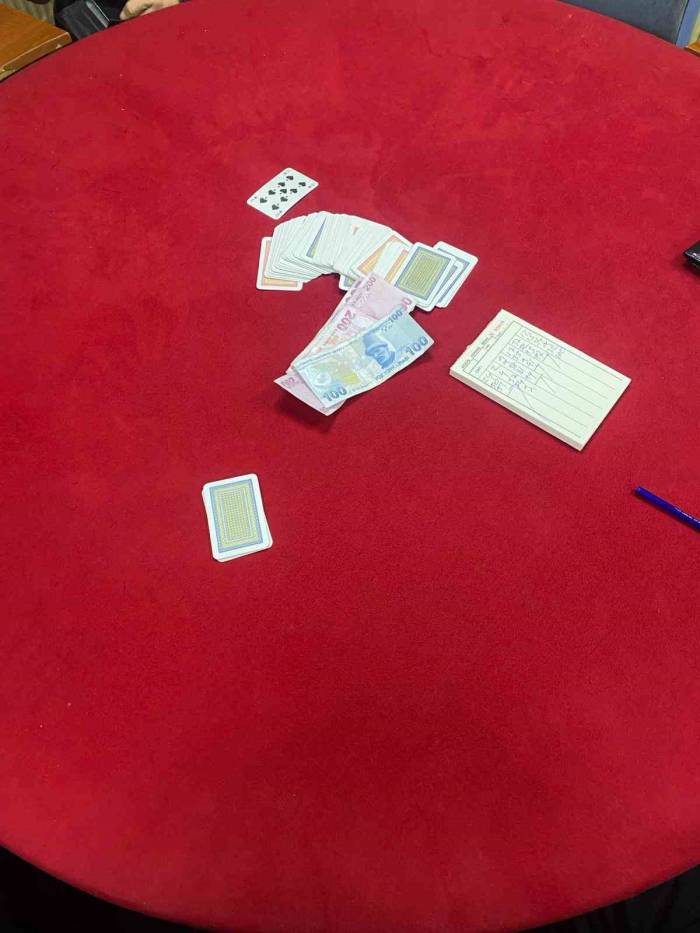 Gaziosmanpaşa’da Kumar Operasyonu: 10 Şahsa 64 Bin 250 Lira Ceza