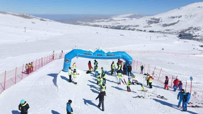 Erciyes’te Diplomatik Kayak Ve Snowboard Yarışı Yapıldı