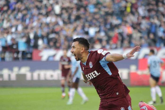 Trendyol Süper Lig: Trabzonspor: 1 - Adana Demirspor: 0 (İlk Yarı)