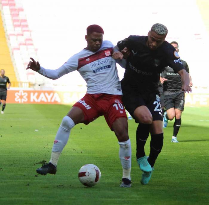 Trendyol Süper Lig: E.y Sivasspor: 1 - Pendikspor: 1 (İlk Yarı)