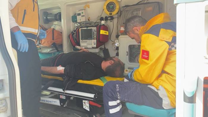 Motosiklet İle Kamyonet Çarpıştı: 1 Yaralı