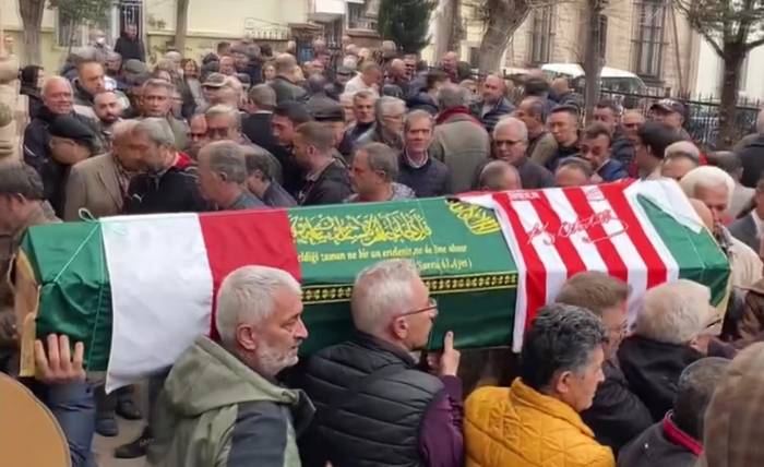 Ayvalık’ta Efsane Şef Ergün Tekincan’a Gözyaşlarıyla Veda Edildi