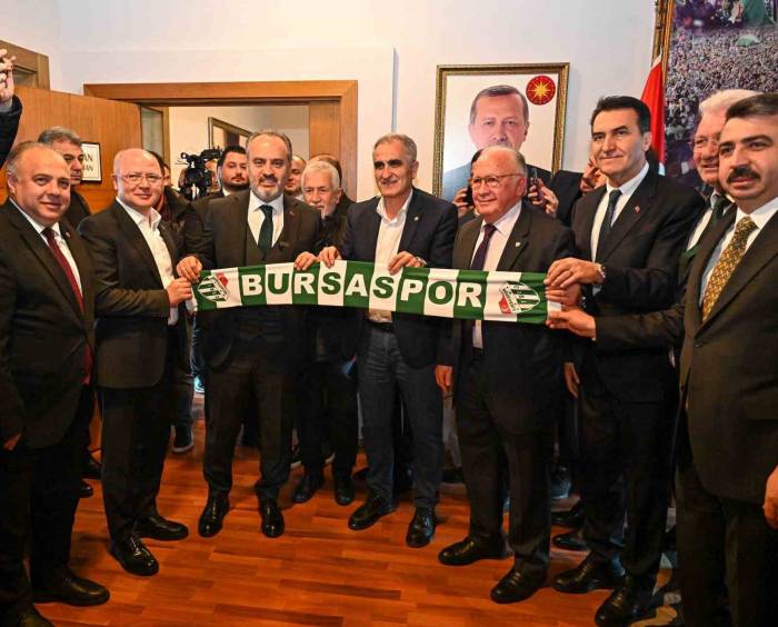 Bursa Belediye Başkanı Alinur Aktaş, Bursaspor’u Ziyaret Etti