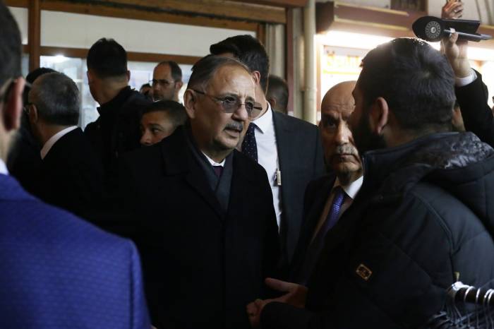 Bakan Özhaseki: "Gelecek Senenin Ortalarına Kadar Bütün Hak Sahiplerinin Konutlarını Bitireceğiz"