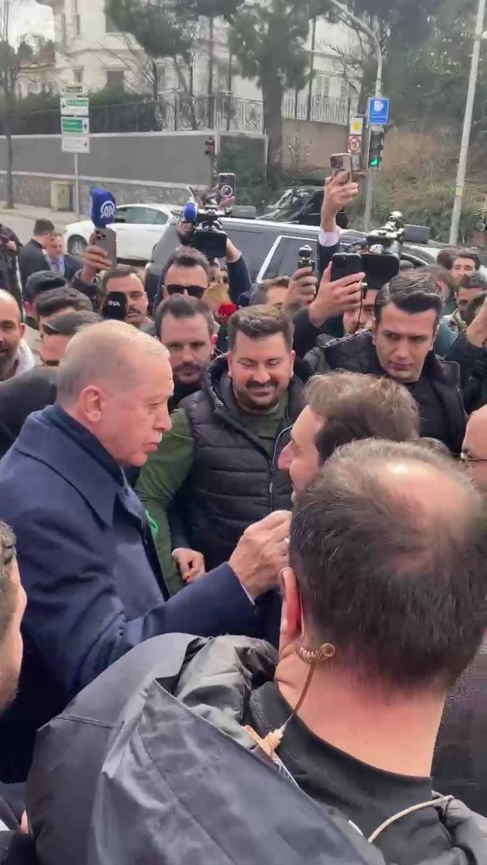 Cumhurbaşkanı Erdoğan’a Evinin Önünde Doğum Günü Sürprizi