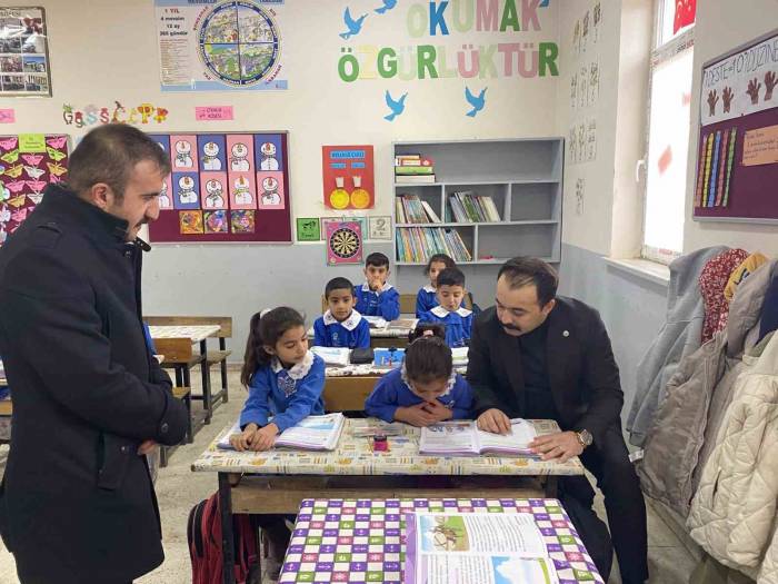 Digorlu Öğrenciler Hem Okuyor Hem De Eğleniyor