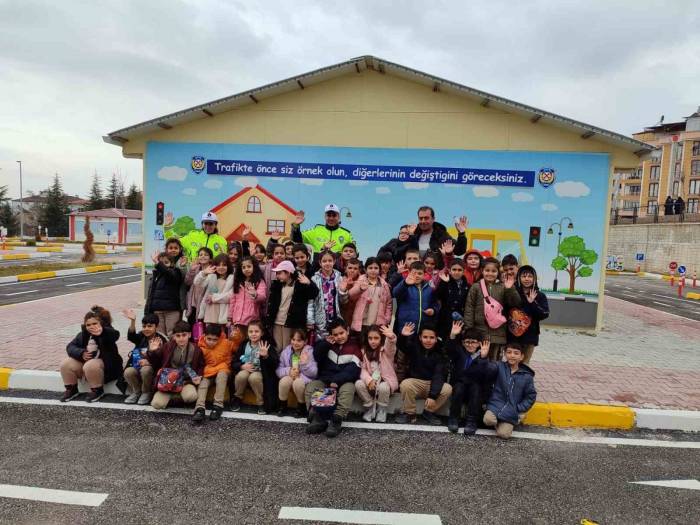 Elazığ’da Öğrencilere Trafik Kuralları Anlatıldı