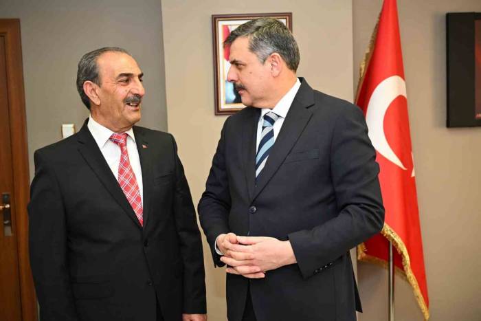 Vali Çiftçi’den Vefa Örneği