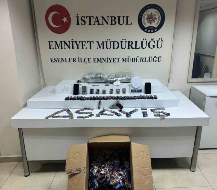 Esenler’de 2.5 Kilogram Uyuşturucuyu Sakız Kutularına Gizlemişler: 2 Gözaltı