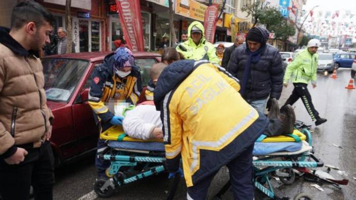 Otomobil Önce Yayaya Ardından Motosiklete Çarptı: 2 Yaralı