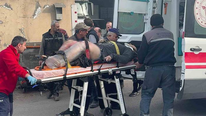 Kasanın Altında Kalan İşçi Ağır Yaralandı