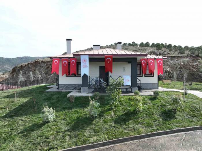Şehit Özdemir’in Ailesine Evi Teslim Edildi