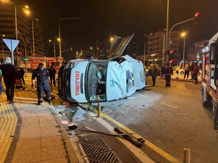 Mersin’de Ambulans İle Otomobil Çarpıştı: 1’i Ağır 7 Yaralı