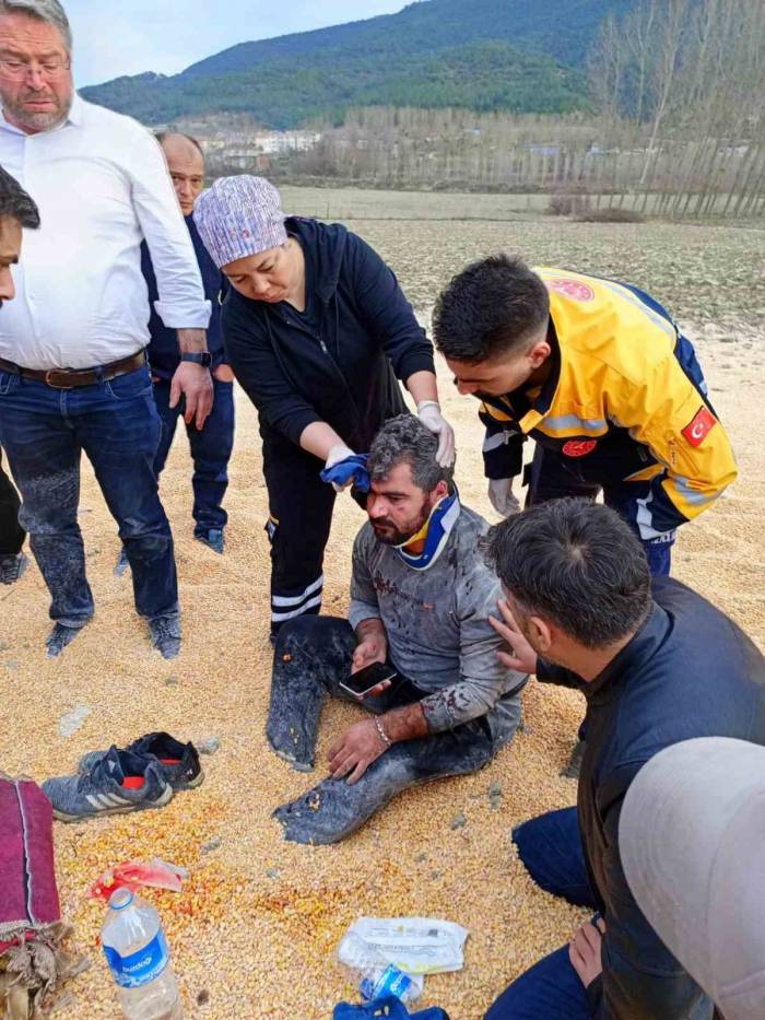 Mısır Yüklü Tır Devrildi: 1 Yaralı