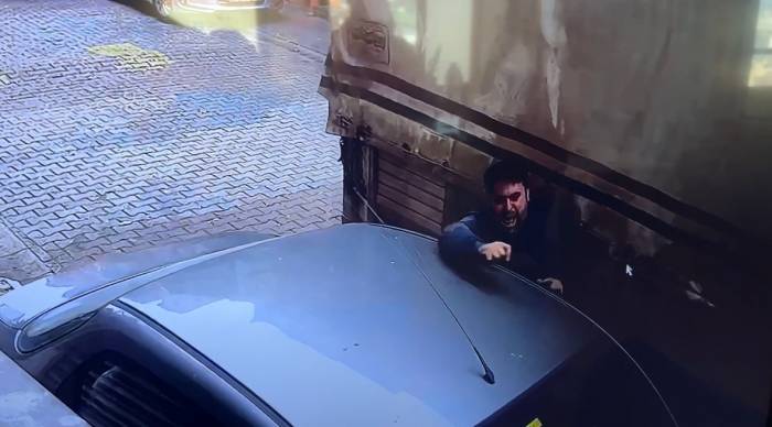 Kağıthane’de Dehşet Anları Kamerada: Şoför Kamyonetiyle Otomobil Arasında Sıkıştı