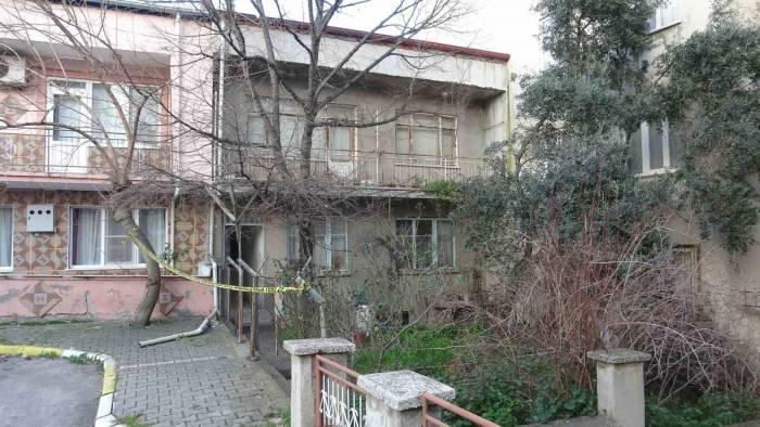 Balıkesir’de Anne Ve Oğlu Evinde Ölü Bulundu