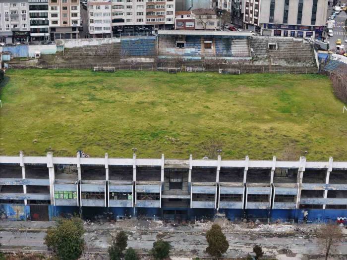 İstanbul’un Hayalet Stadı Akıbetini Bekliyor