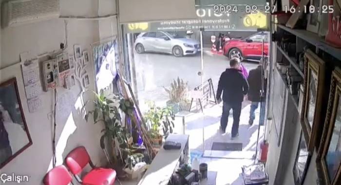 Çanakkale’de Deprem Anı Güvenlik Kamerasına Yansıdı