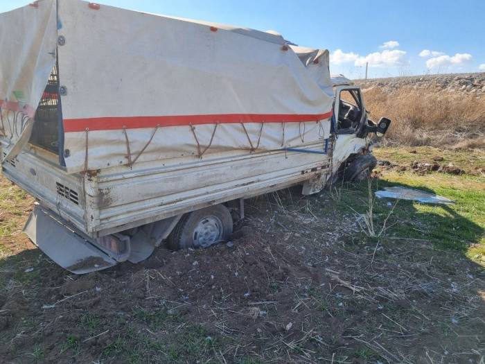 Kontrolden Çıkan Kamyonet Devrildi: 1 Yaralı