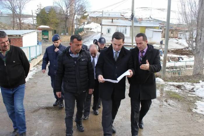 Demirözü Kaymakamı Köy Köy Gezerek Vatandaşların Sorunlarını Dinliyor