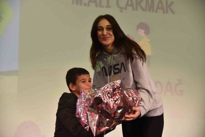 Dilek Ağacı Projesi İle Öğrenciler Arasında Paylaşma Duygusu Gelişiyor