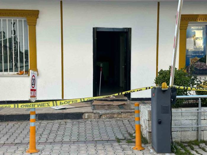 Eski Sevgilisine Ateş Etmeye Çalışan Şahıs Kendini Vurdu