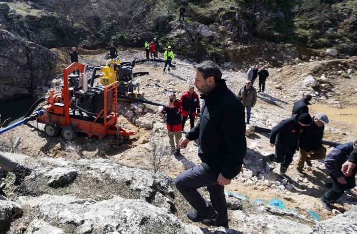 İliç’te Vadiden Akan Suyun Yığına Karışmaması İçin Tahliye İşlemi Devam Ediyor