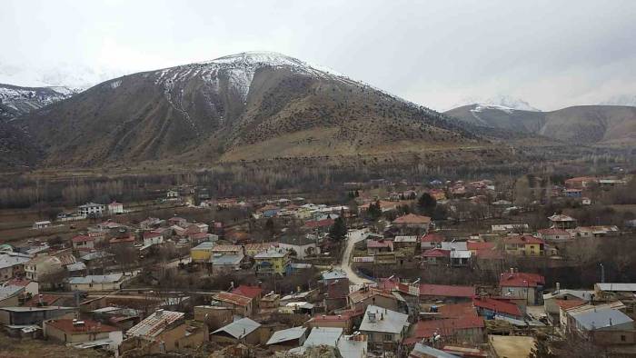 Erzincan’ın Turistik Vitrini Çağlayan, Doğalgaz Hizmetinden Yararlanamıyor