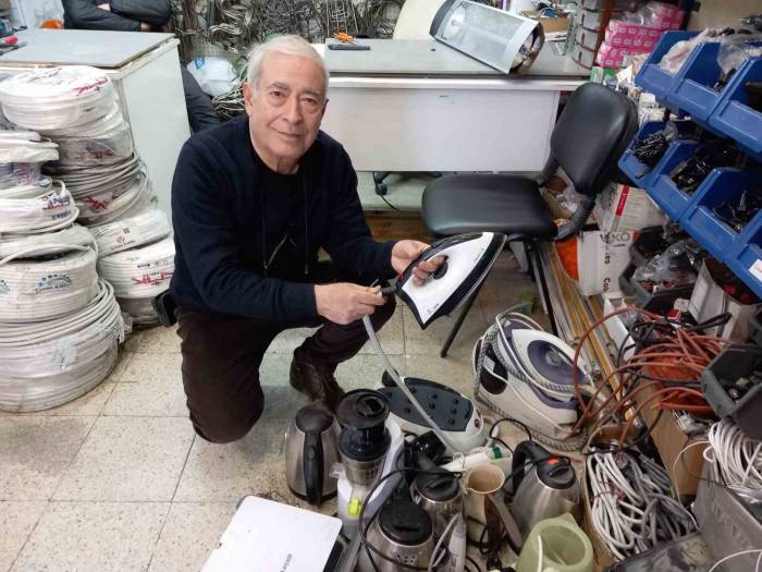 Eskişehir’de 67 Yaşındaki Mehmet Usta’nın Sevdası Elektrikli Ev Aletleri