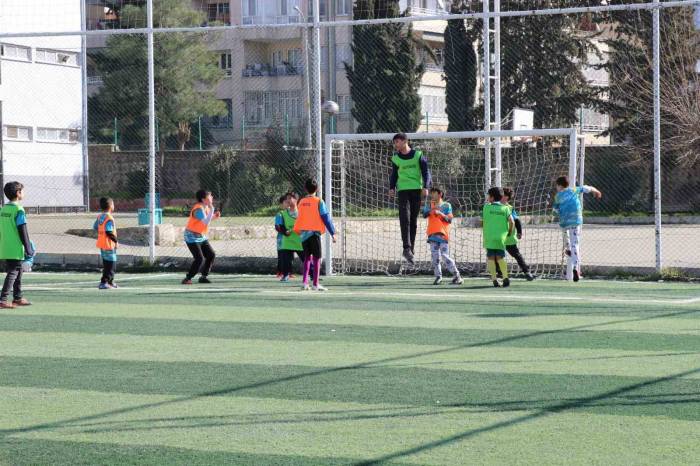 Haliliye Belediyesi Futbol Okulu Miniklerin Adresi Oldu