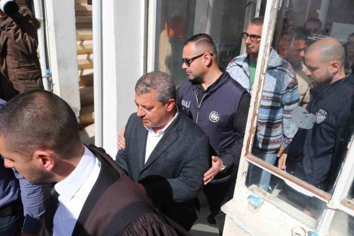 Kktc’de Eski Bakan Kemal Dürüst Ve Eşi Sahte Diploma Ve Yolsuzluk Soruşturmasında Hakim Karşısına Çıktı