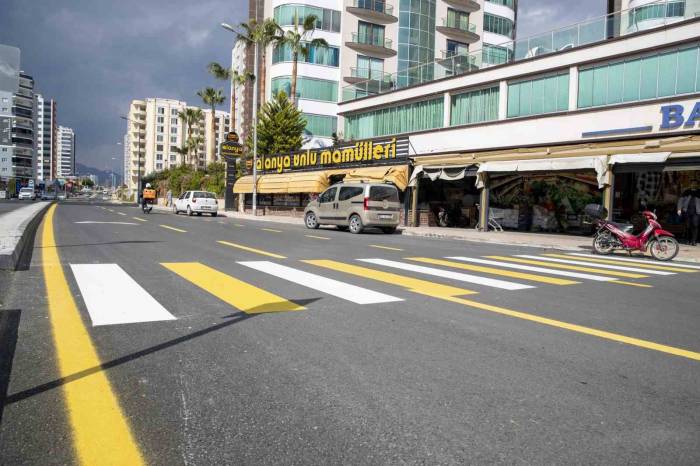 Mezitli’de Zeytinli Caddesi Yenilendi