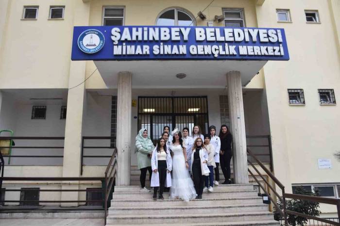 Şahinbey’den Yeni Evlenen Çiftlere Düğün Hediyesi