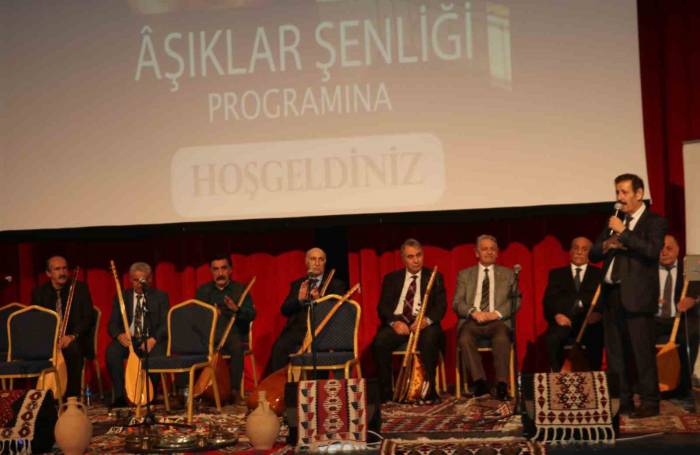 Van’da ‘Aşıklar Şenliği’ Düzenlendi