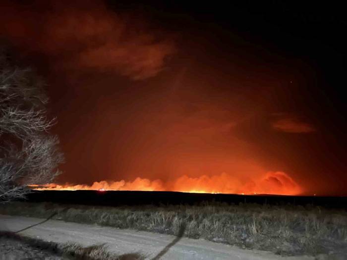 Texas’ta Orman Yangınları: İtfaiyeciler Alevlerin Arasında Kaldı