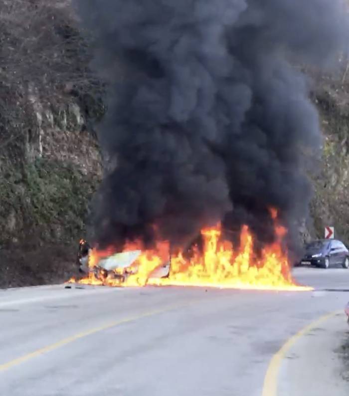Seyir Halindeki Otomobil Alev Alev Yandı