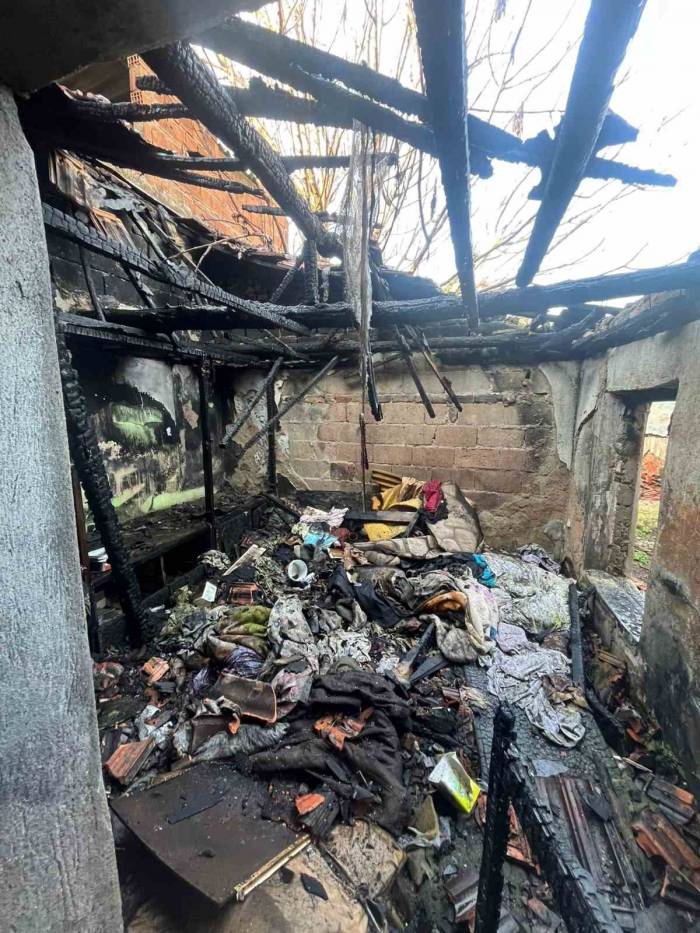 Metruk Binada Çıkan Yangın Panikletti